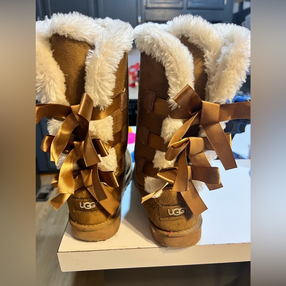 Woman’s size 8 ugg boots